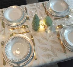 TOILE CIREE EN 140CM FOND BEIGE OR AMBIANCE NOEL